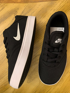 UUED laste Nike tennised (4 foto / 7)