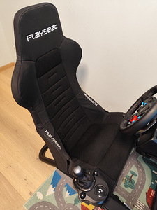 Playseat trophy mänguri tool (4 foto / 6)