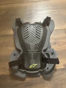 Kehakaitse Alpinestars A1 Plus Must - M/L (2 foto / 3)