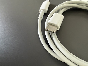 Apple оригинальный кабель Lightning - USB C 1 м (2 фото из 3)