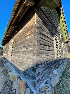 Старый бревенчатый дом (6 фото из 7)