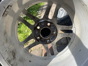 Mercedes-Benz 5x112 valuveljed naastrehvidega (8 foto / 8)