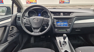 Toyota Avensis (6 foto / 9)