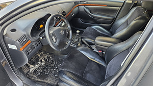 Toyota Avensis (4 foto / 5)