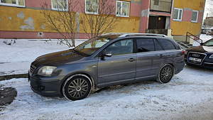Toyota Avensis (5 foto / 5)