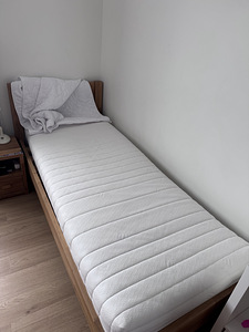 Täispuit voodi + täispuit öökapp+pocket vedrumadrats 80x200 (2 foto / 9)