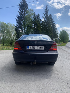 Mercedes Benz C270 (4 foto / 5)