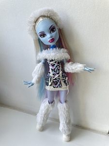 Monster high nukk Abbey Bominable (1 foto / 5)
