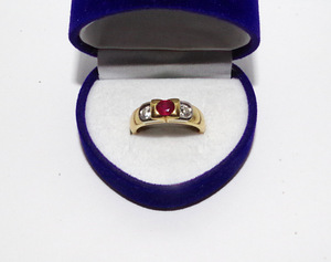 Золотое кольцо с бриллиантами 750 пробы 5.60 г