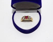 Золотое кольцо с бриллиантами 750 пробы 5.60 г