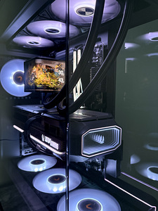 AMD Ryzen™ 7 9800X3D + ZOTAC RTX™ 5080 (2 foto / 3)