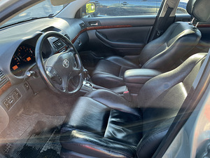 Toyota Avensis 2.0 108kw (9 foto / 14)