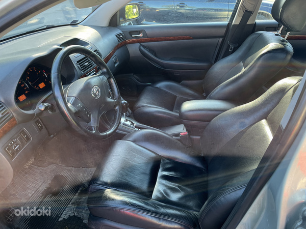 Toyota Avensis 2.0 108 кВт (фото #9)