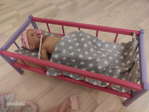 Nukku voodi ja palju riideid nukkule. Kukk on ka Baby Born (foto #2)