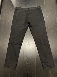 Hugo Boss (2 фото из 4)