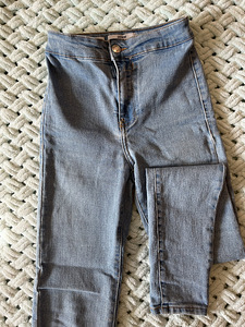 Bershka teksad s.32 (2 foto / 3)