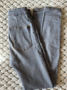 Bershka teksad s.32 (3 foto / 3)