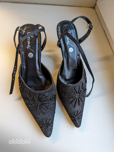 Uued mustad kingad kontsa ja paelaga. Kontsa kõrgus 7 cm (foto #1)