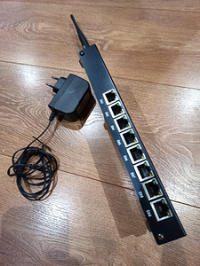 Ruuterid D-Link DSL-2750U ja Mikrotik RouterBoard 493AH (8 foto / 9)