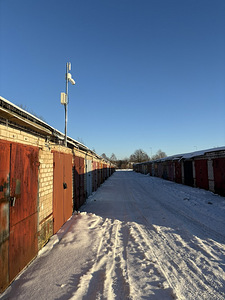 Garaaž Põhja 8, päikesepoolne külg (3*6) Narva (2 foto / 2)