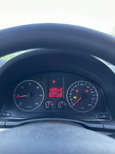 Volkswagen Golf 2.0 103kW (9 фото из 9)