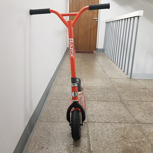 Trikitõuks Razor Dirt Scooter (3 foto / 3)