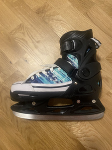 Продам молодежные коньки (2 фото из 3)
