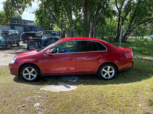 Volkswagen Jetta 1.6 (5 foto / 10)