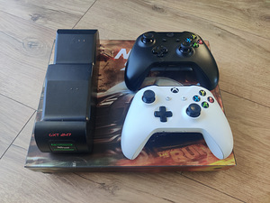 Xbox One X + 2 pulti + 2 akut ja laadija (1 foto / 5)