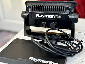 Плоттер эхолот Raymarine Element 7S + датчик CPT-S + карта (8 фото из 10)