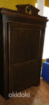 Старинный крепкий шкаф/гардероб в сельском доме периода EW (фото #1)