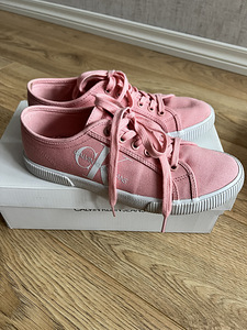 Calvin Klein tennised s. 39 (2 foto / 2)