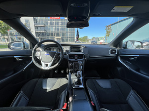 Volvo v40 R-Design (7 foto / 11)