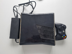 XBOX360 + FreeBoot 120Гб (1 фото из 3)