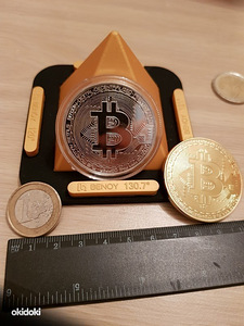 Suur ja raske metalli krüptovaluudi kullatud münt - Bitcoin (3 foto / 3)