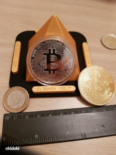 Большая увесистая металлическая позолоченная монета Bitcoin (фото #3)