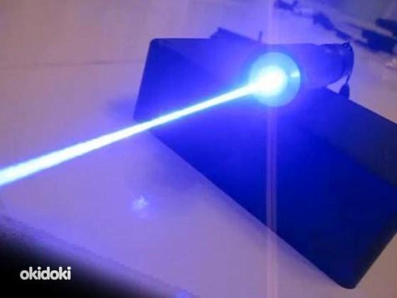 Мощный прожигающий синий лазер с комплектом насадок и очками (фото #2)