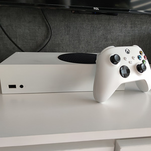 Продам Xbox series S (2 фото из 4)