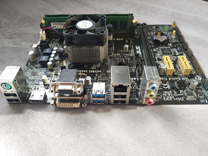 AMD Quad-Core APU / Asus MB / 4GB DDR3 (2 foto / 4)