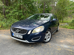 Volvo V60 Summum (2 foto / 12)