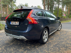Volvo V60 Summum (3 foto / 12)