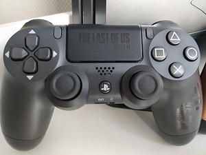 Playstation 4 Pro- The Last of Us 2 special edition komplekt (2 foto / 9)