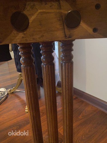 Антикварный столик из массива дерева (фото #7)