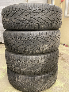 215 70 16 M+S Nokian Hakkapelita R2 SUV 4-5mm. (1 foto / 1)