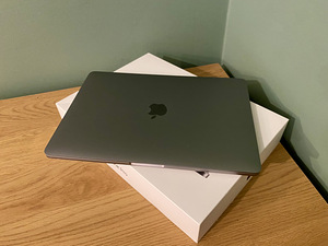 Macbook Pro 2017 13” 256GB (1 foto / 3)