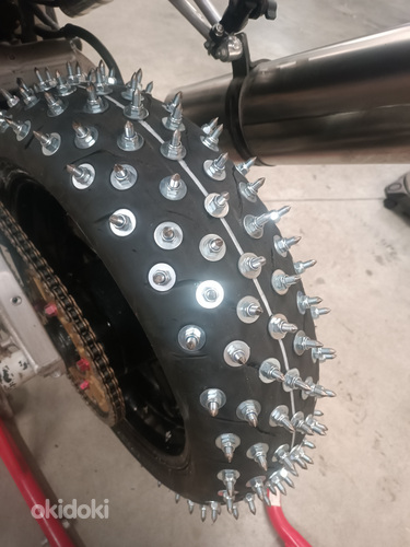 Шипованные шины на дисках Yamaha R6