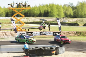BMW 323 2.8 R6 M52B28tu 160kW (6 foto / 12)