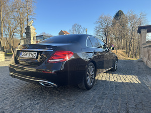 Mercedes-Benz E220 D 4Matic (4 foto / 7)