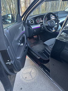 Mercedes-Benz E220 D 4Matic (7 foto / 7)
