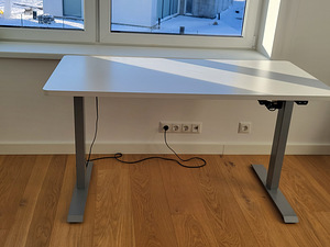 Reguleeritav laud mootoriga, 140 x 70 cm (1 foto / 3)